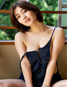 《伸进护士的小内裤疯狂揉摸-韩国 女主播》
